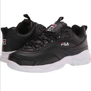 Fila Women’s Black and White Disarray Sneakers Size 8
